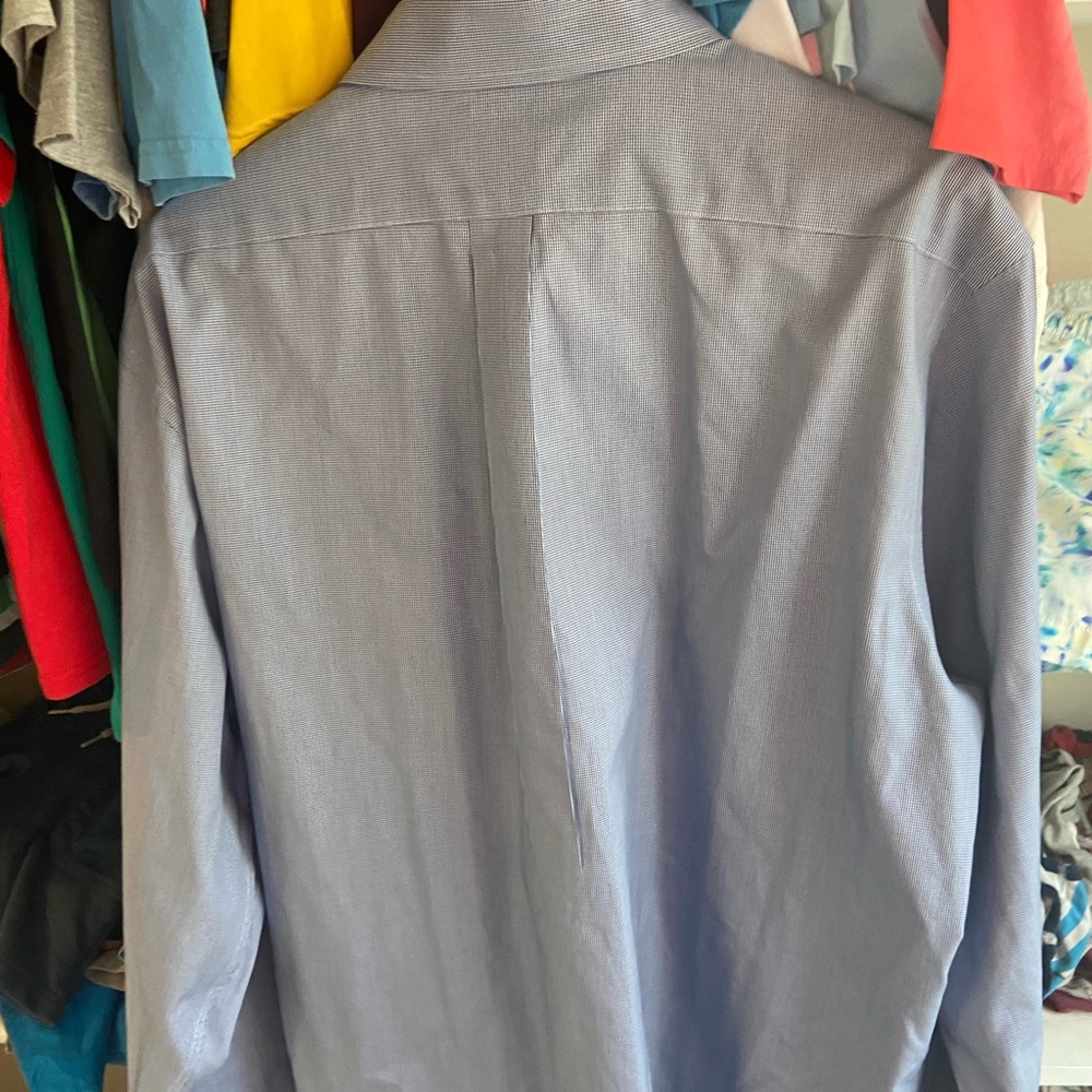 Brooks Brothers dress shirt that is ready to impress anywhere you go right away. - Picture 5 of 7